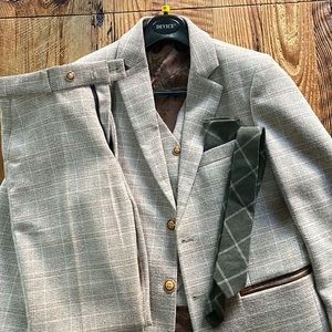 Boys Tweed 4 piece suit. Aged 10